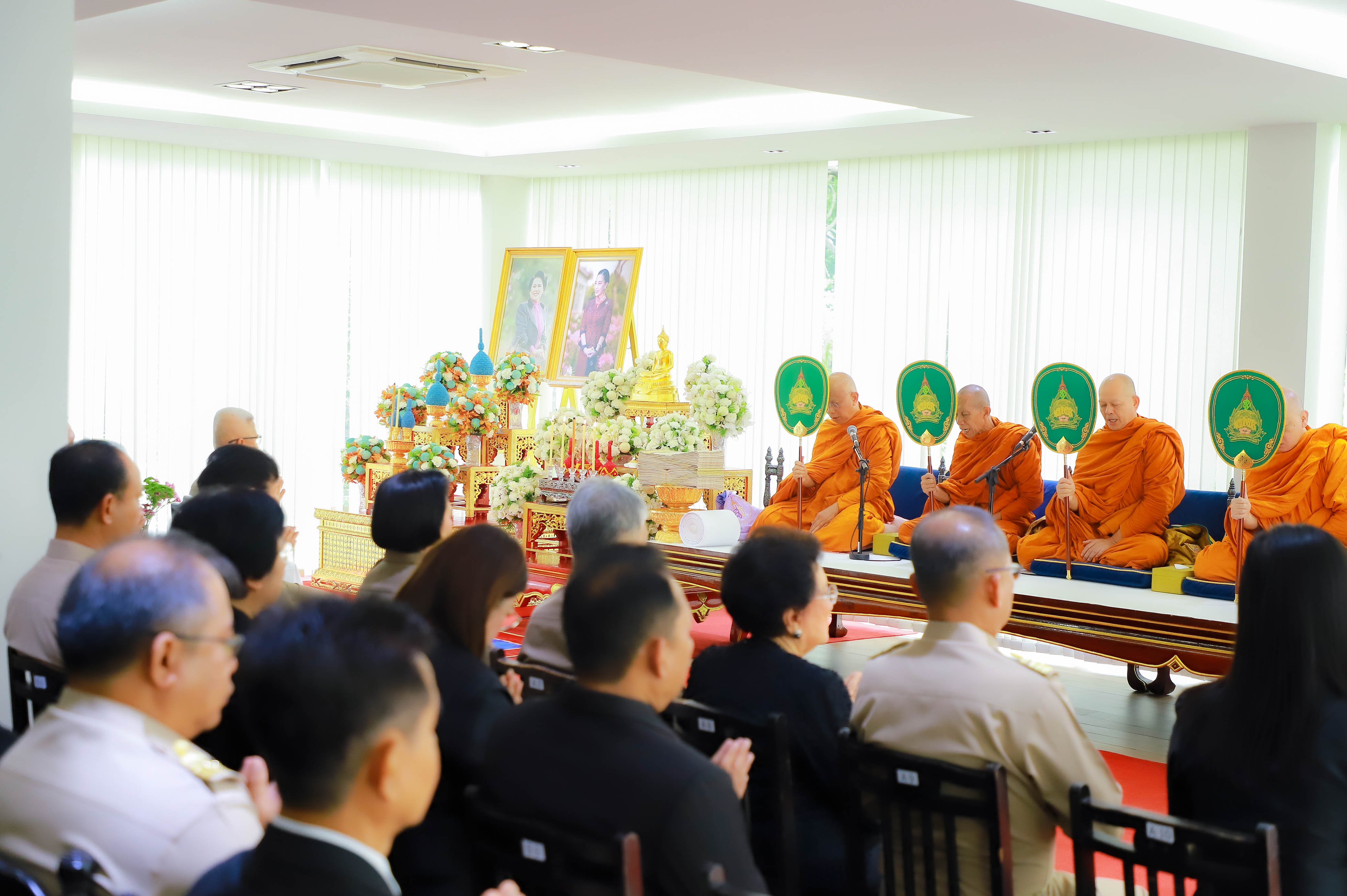 title - ส.ป.ก. เข้าร่วมพิธีเจริญพระพุทธมนต์บำเพ็ญพระราชกุศล ถวายความอาลัยแด่ สมเด็จพระนางเจ้าสิริกิติ์ พระบรมราชินีนาถ พระบรมราชชนนีพันปีหลวง และสมเด็จพระเจ้าลูกเธอ เจ้าฟ้าพัชรกิติยาภา นเรนทิราเทพยวดี กรมหลวงราชสาริณีสิริพัชร มหาวัชรราชธิดา
